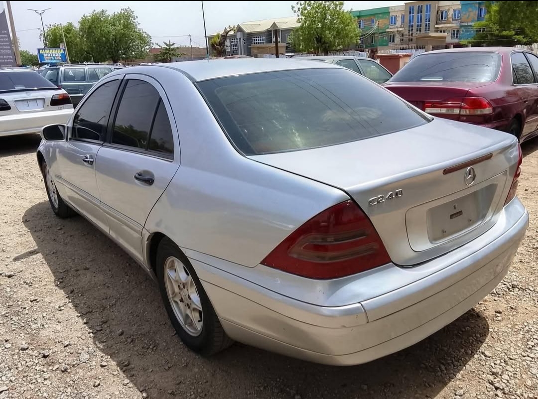 Mercedes v4