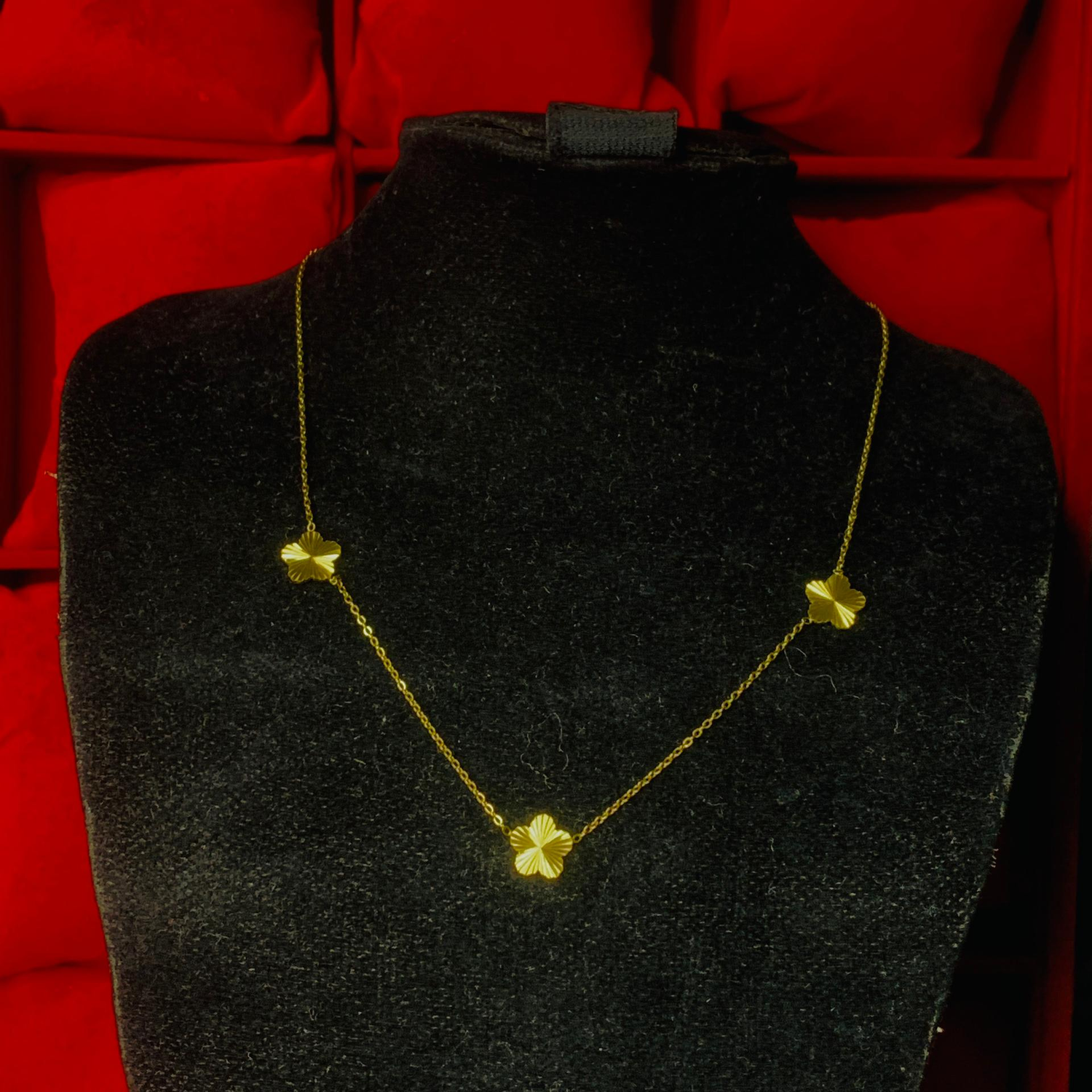Gold laser clover pendant necklace